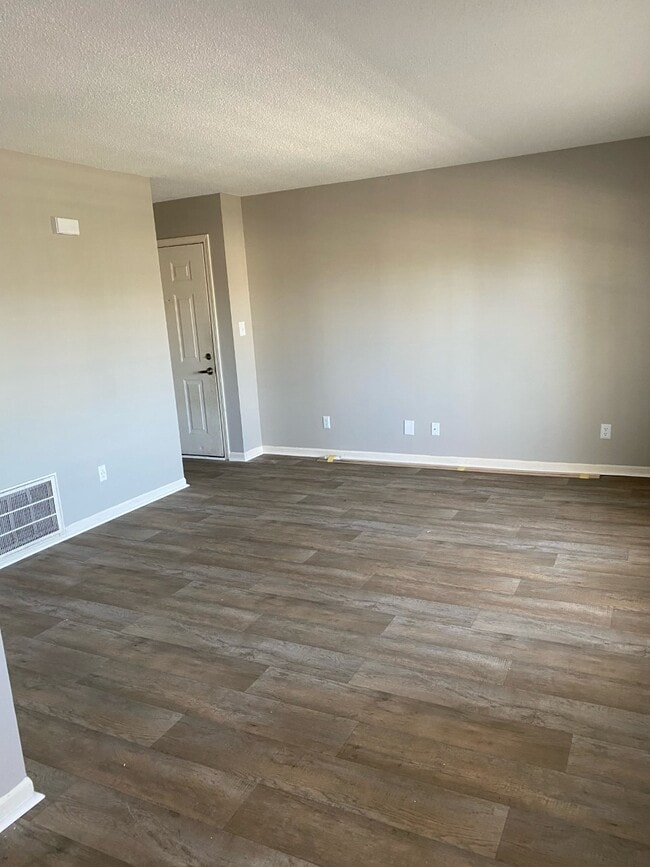 Photo - Turnberry Square Apartments