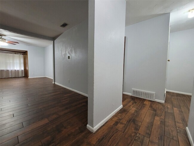 Photo - 738 Hawthorne Ln