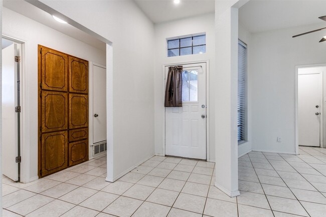 Photo - 215 Meadowbrook Ln