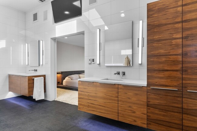 Building Photo - 16831 Thomas Chapel Dr