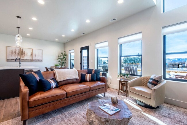 Photo - 690 Stone Peak Lp Unit SI ID1466390P