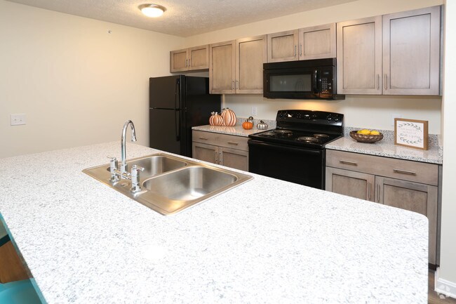2BR, 2BA - 933 SF - Deluxe - Kitchen - Creekside Crossing Apartments