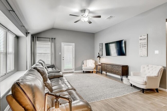 Photo - 148 Fire Wheel Pass