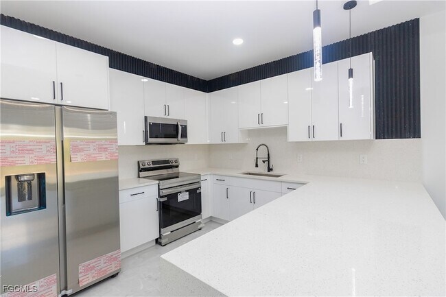 Photo - 843 Duplex St E Unit B