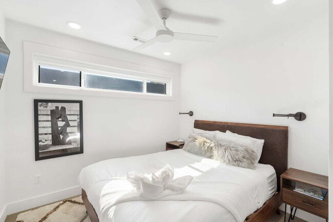 Photo - 302 SE G St Unit SI ID1621844P