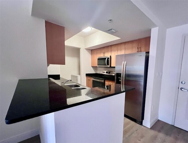 Building Photo - 9357 SW 77th Ave Unit 57-311