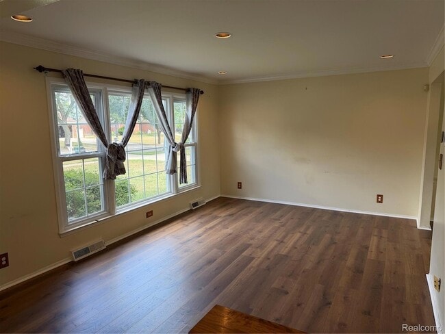 Photo - 145 Miracle Dr