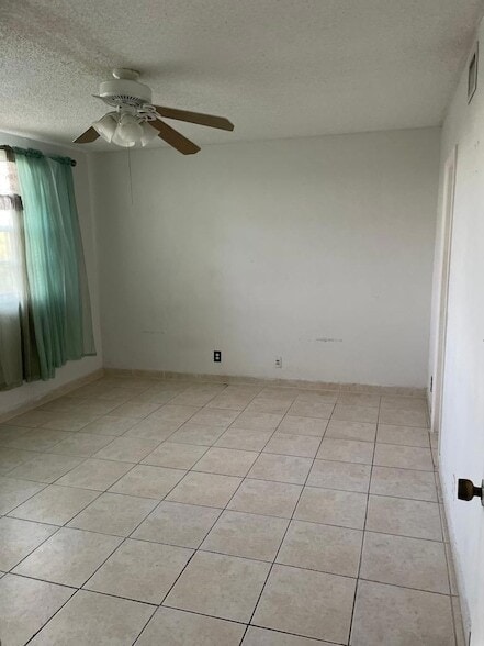 Photo - 3900 NW 76th Ave