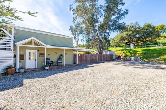 Building Photo - 1720 Vista Del Lago