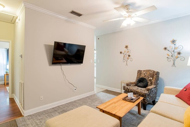 Photo - 213 Hazel St Unit ID1043566P