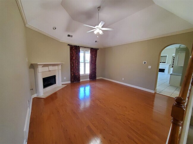 Photo - 472 Hunters Mill Cove