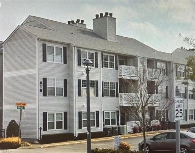 Building Photo - 616 Shoreham Ct