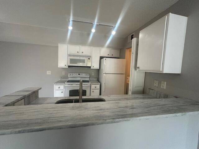 Photo - 141 SW Palm Dr Unit 205