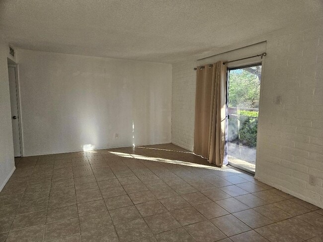 Photo - 410 E 9th St