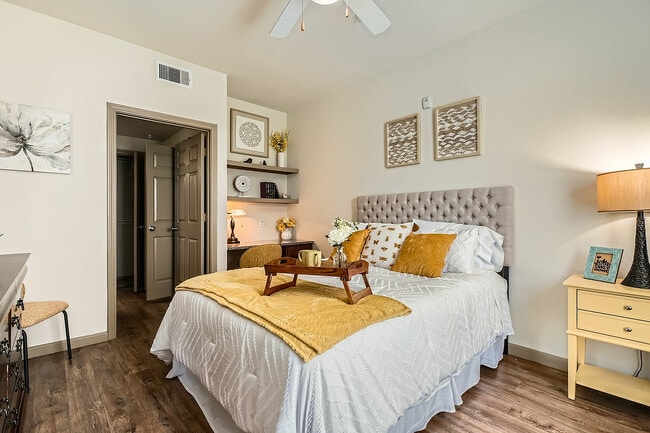 Eaglebrook Apartments Primary Bedroom - Eaglebrook Apartments