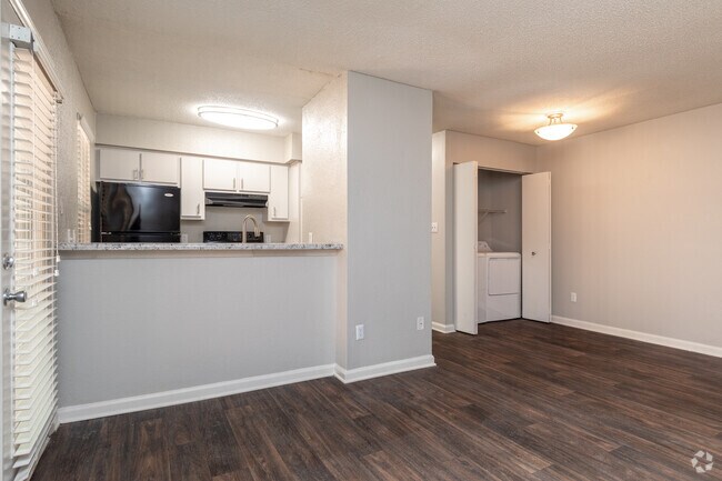 1BR, 1BA - 580SF Living Area - Sailboat Bay