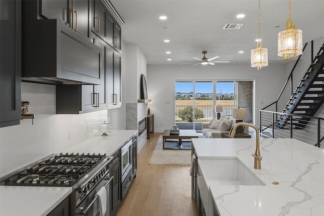 Building Photo - 408 Vista Buena Trl
