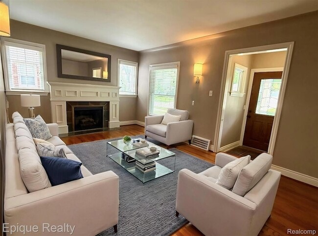 Photo - 1846 Oakshire Ave