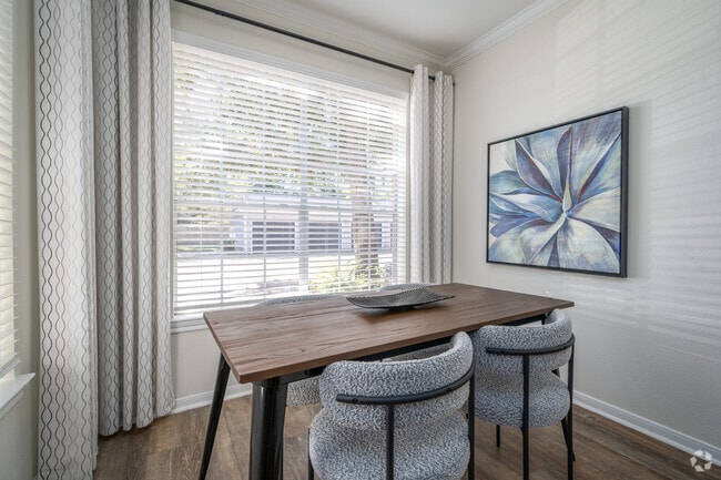 2BR, 2BA - 981SF - Dining - Centre at Columbia Court