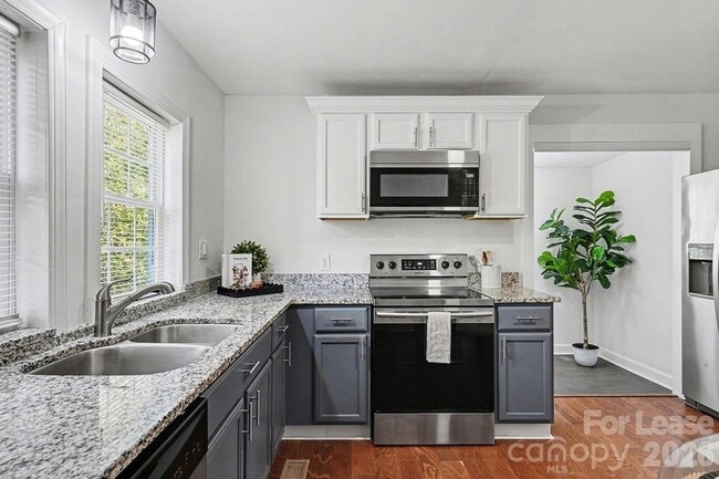 Photo - 28 2nd St