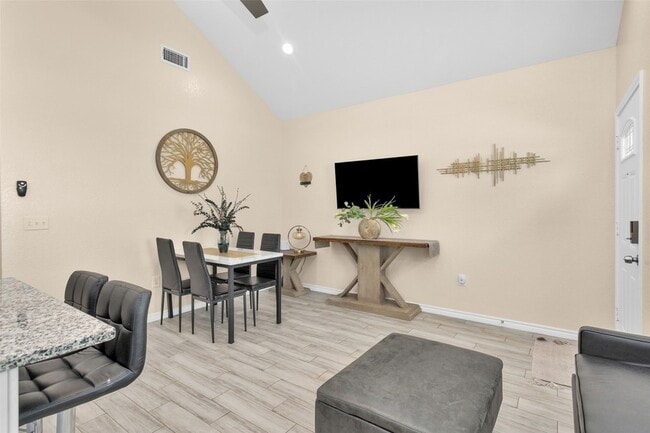 Photo - 286 Westchase St