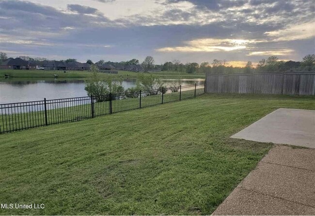 Photo - 173 Clearview Dr W