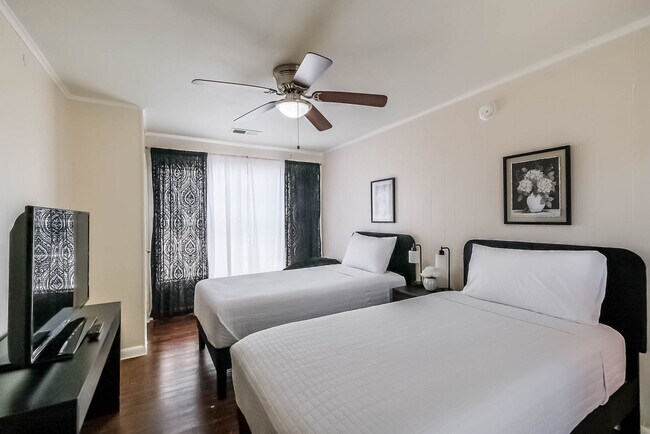 Photo - 1327 W 21st St Unit ID1316409P