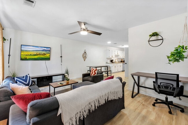 Photo - 1308 W Brevard St Unit ID1319915P