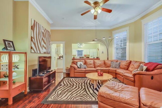 Photo - 524 E Duffy St Unit ID1369217P