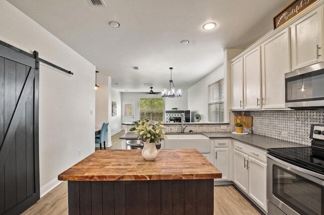 Photo - 1509 Waterfall Ln