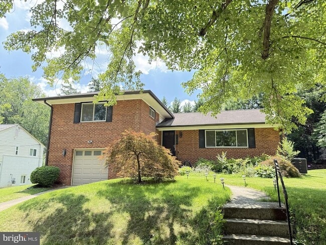 Building Photo - 9209 E Parkhill Dr