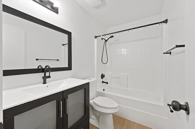 Photo - 702 Lowe Dr