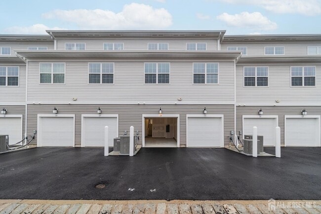 Photo - 135 Stoutsburg Blvd