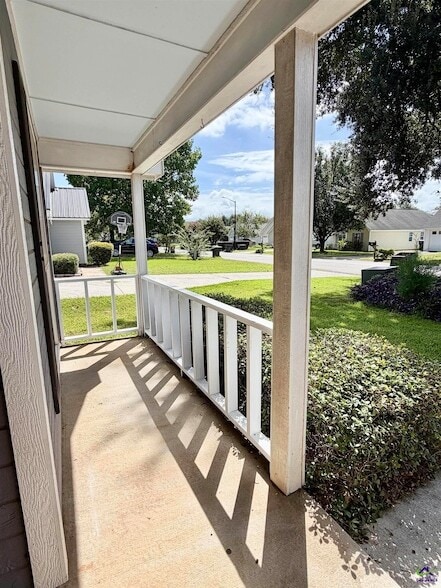 Photo - 103 Westoak Ct