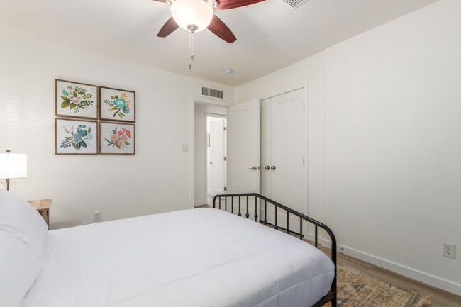 Building Photo - 1813 N 75th Pl Unit SI ID1608829P