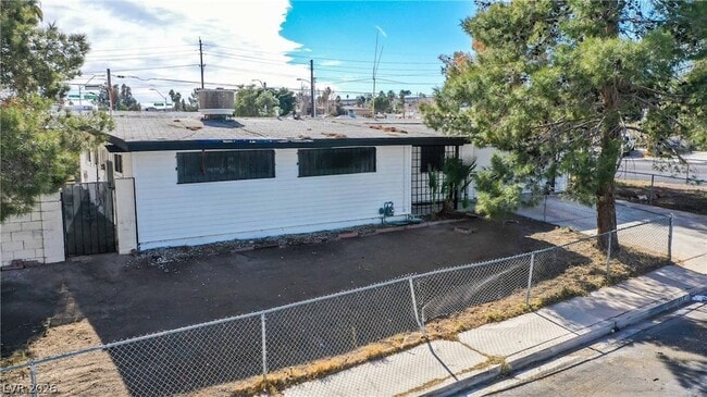 Photo - 612 N Bruce St