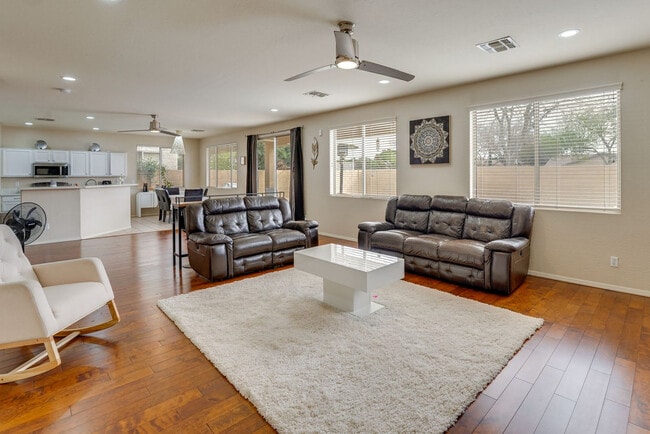 Building Photo - 2903 E Tulsa St Unit SI FL1-ID1609153P