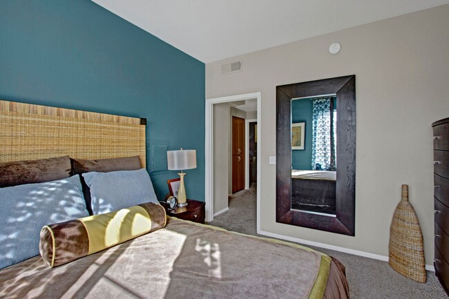 Guest Bedroom with Lots of light - Fresco