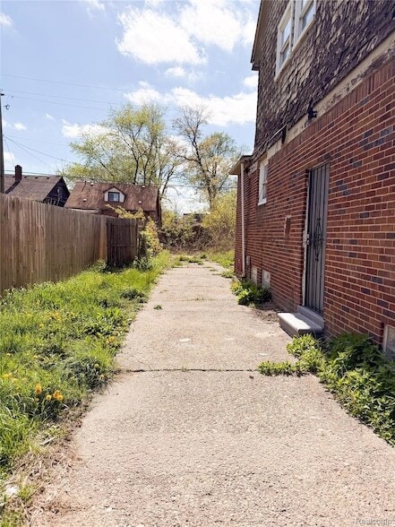 Photo - 5267 Haverhill St