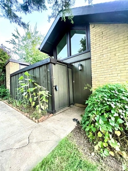 Building Photo - 4637 Country Creek Dr Unit 1076S