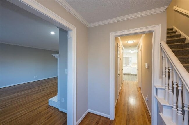 Photo - 4648 Calumet Cir NW