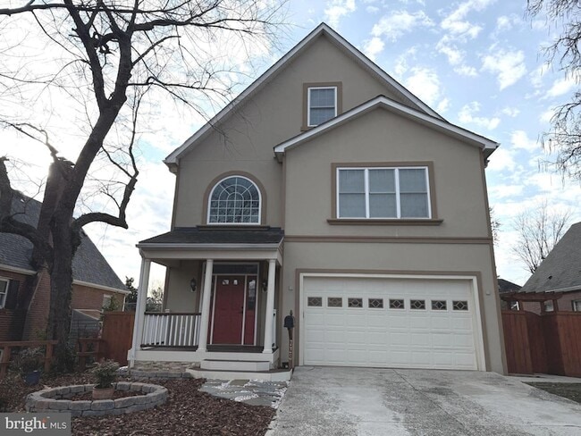 Building Photo - 728 18th St S