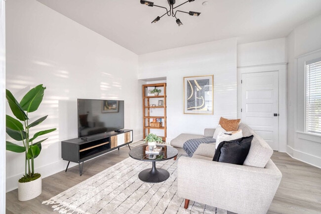 Photo - 317 NE Beech St Unit ID1309851P