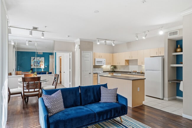 Building Photo - Grand Estates at Kessler Park