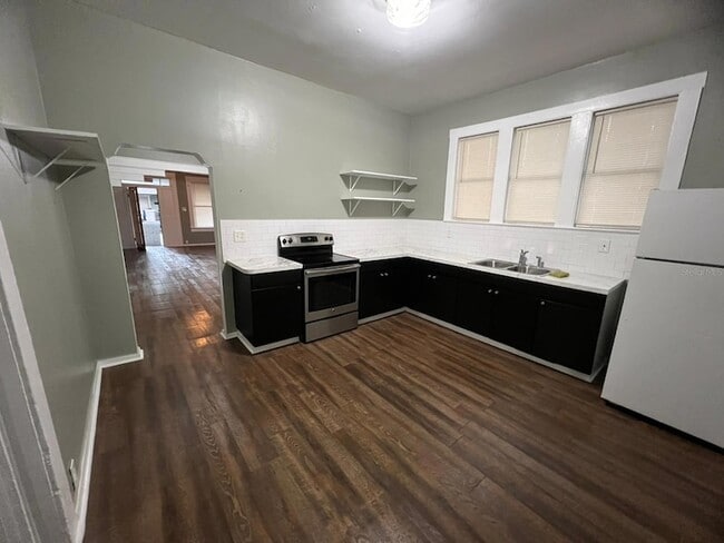 Photo - 3021 Sanchez St