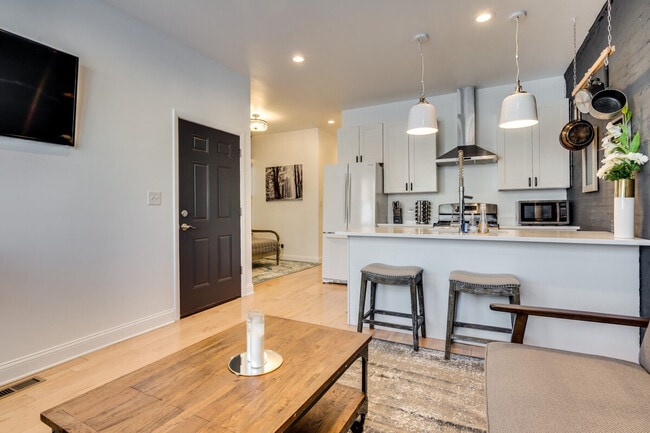 Photo - 1519 W Superior St Unit ID1255745P