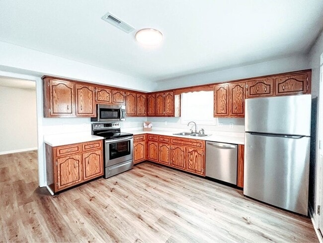 Building Photo - 124 Ballygar St Unit F