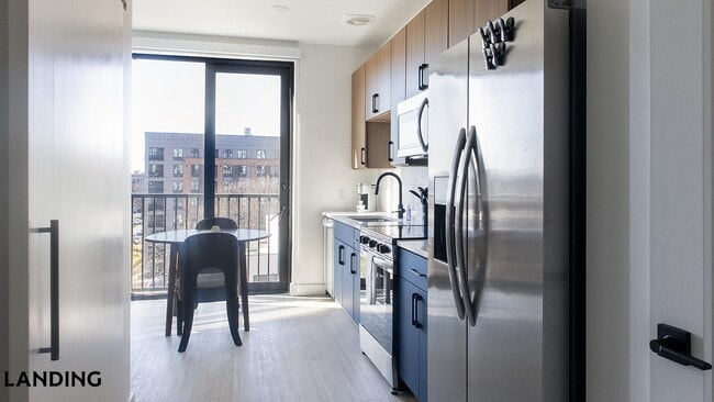 Photo - 1007 S Mint St Unit 724