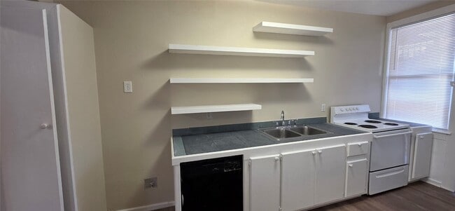 Photo - 2109 Bernardo De Galvez Ave Unit 2