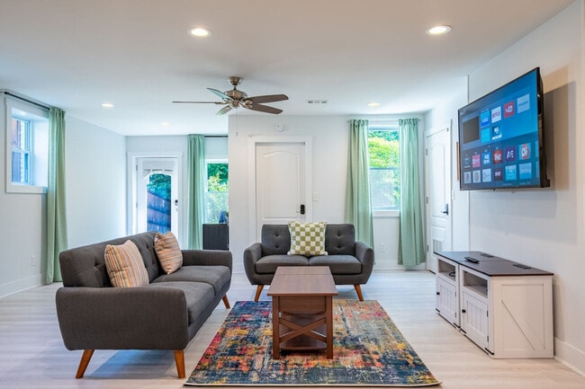 Building Photo - 2617 Caladium Dr NE Unit SI ID1237420P